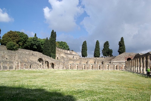 Gladiátorská škola odkrytá v Pompejích.