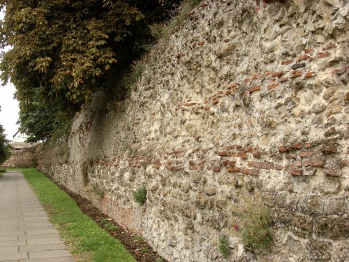 Původní hradební zeď Colchesteru (Camulodunum).