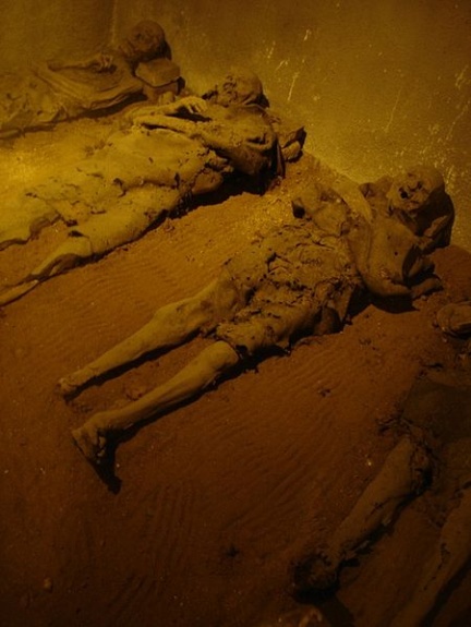 Mumie uložené v Kapucínské kryptě v Brně.