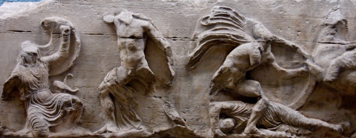 Výjev z bitvy na reliéfu Athénina chrámu v Athénách.