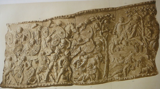 Část reliéfu znázorňující souboje mezi Římany a Dáky