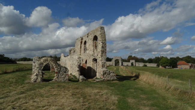 Dnešní ruiny nezatopených budov. Dnešní ruiny nezatopených budov.