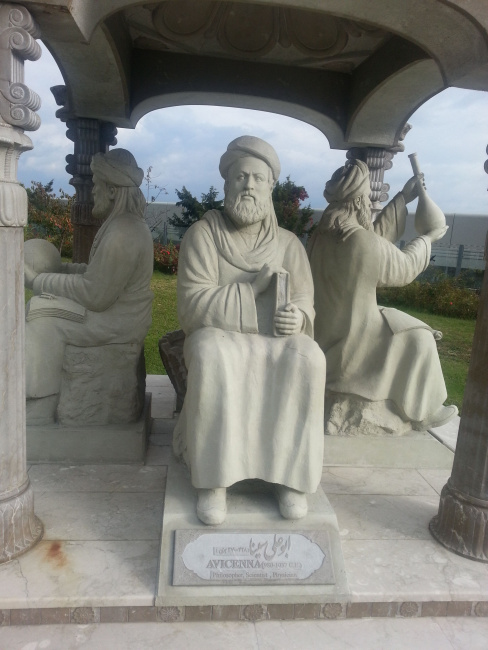 Socha Avicenny ve Vídni. Socha Avicenny ve Vídni.